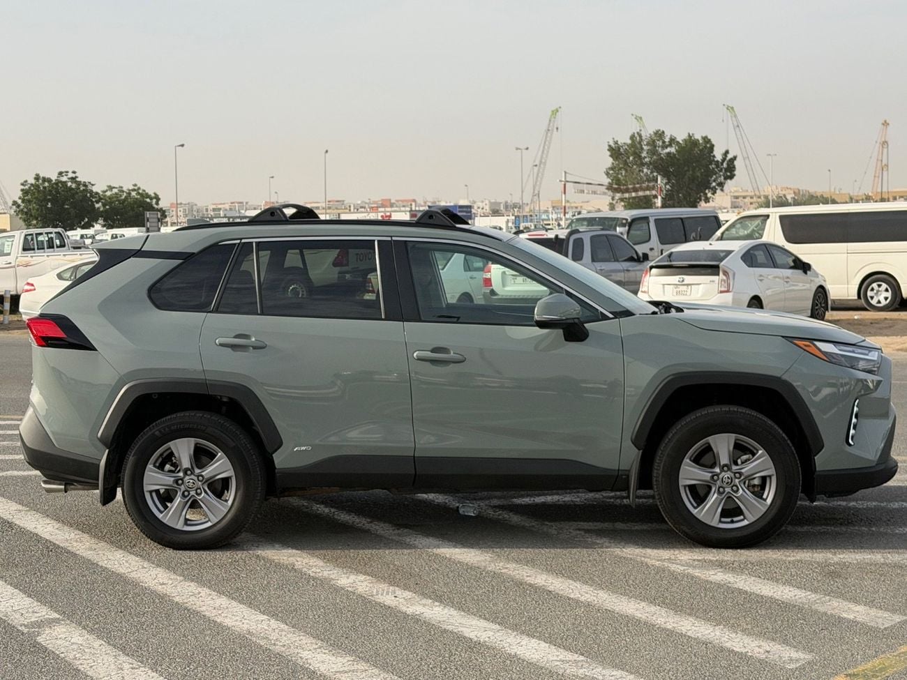 Toyota RAV4 VXR HEV 2.5L (219 HP) AWD 2022 Toyota RAV4 XLE hybrid 2.5L (219 HP) AWD