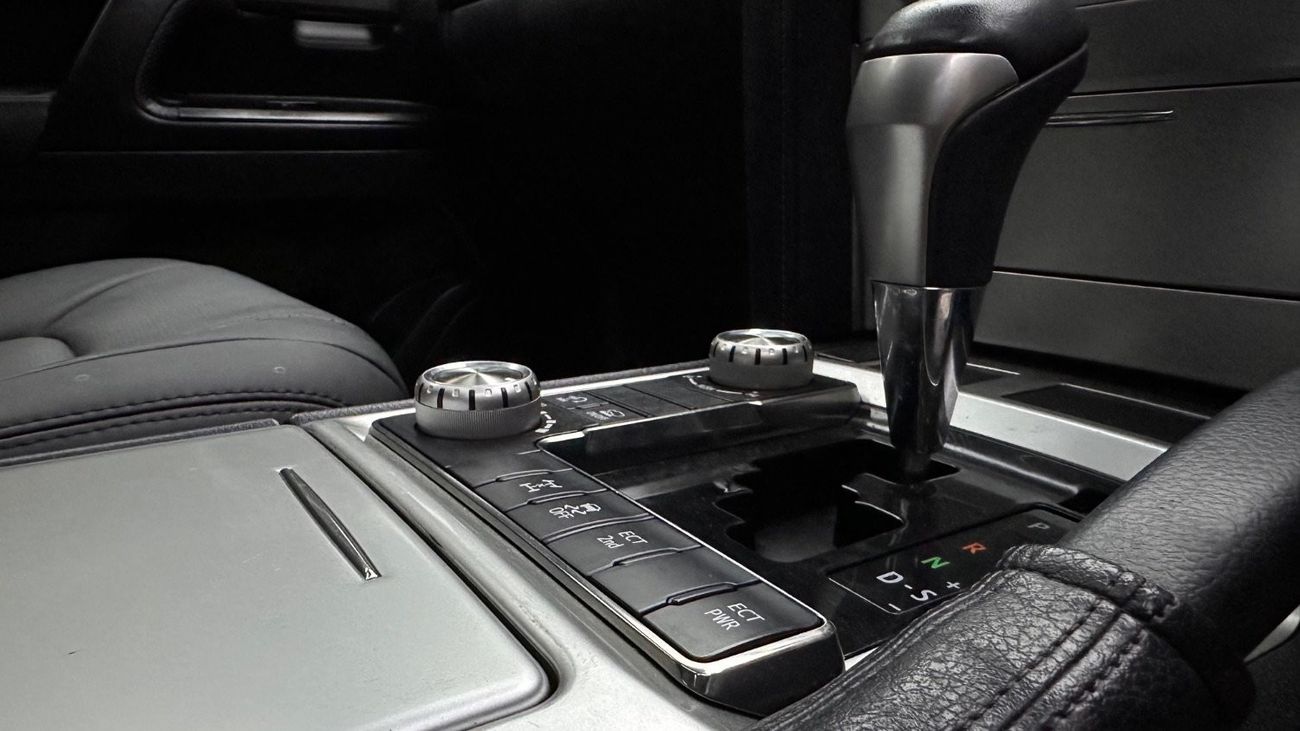 Toyota Land Cruiser Toyota Land Cruiser 2021 Sahara v8 full options RHD