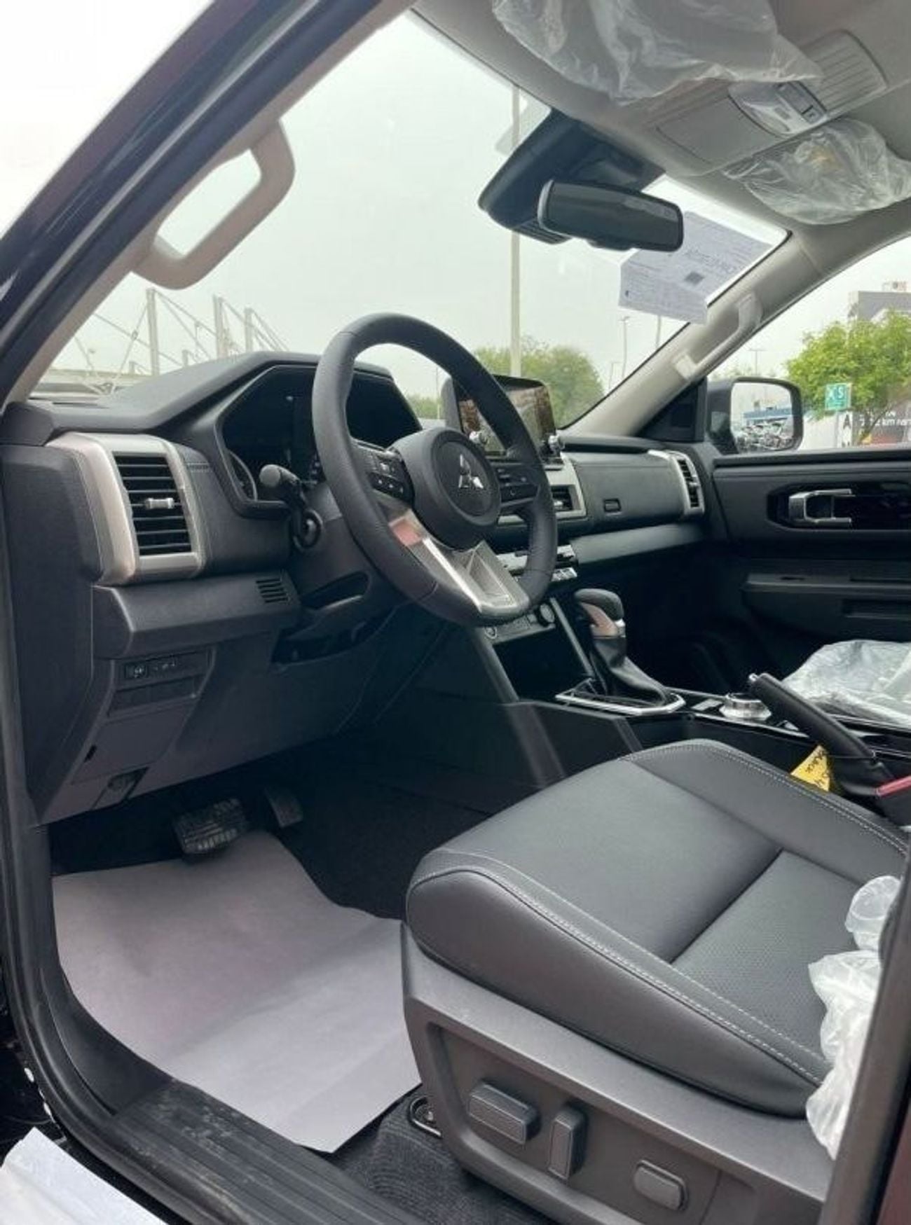ميتسوبيشي L200 GL SPORTERO 20204 FULL OPTION DIESEL