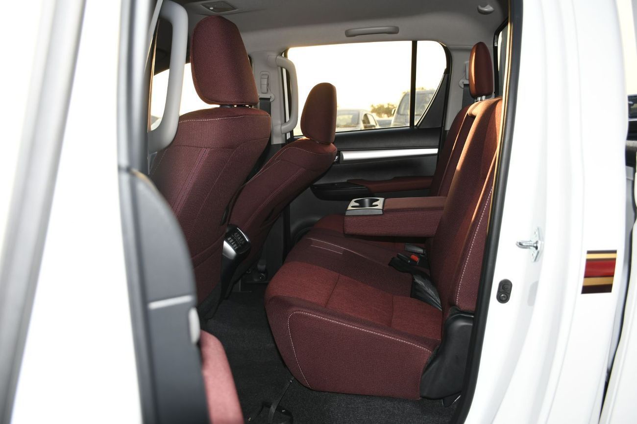 Toyota Hilux 2.7L V4 AT With Air Composer  Push Start Full Option