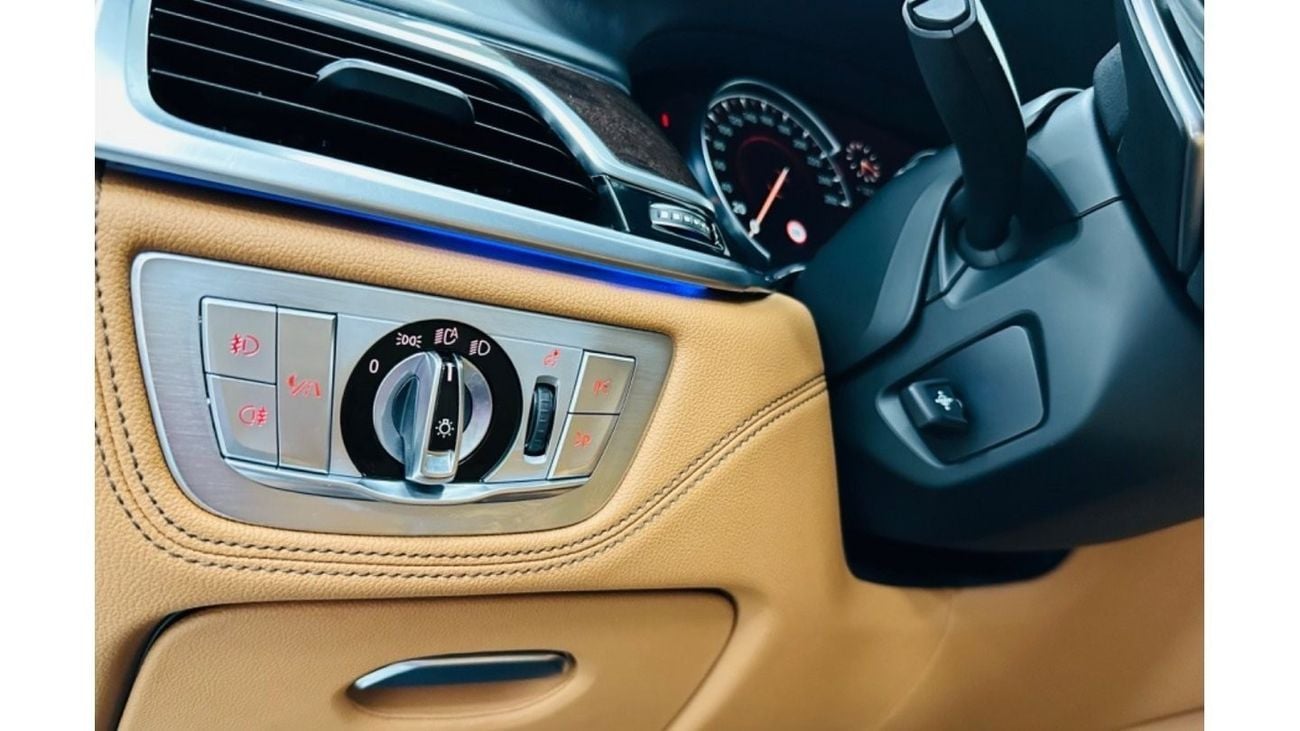 BMW 750Li Luxury Plus GCC .. FSH .. Top Range .. Perfect Condition .. V8 .