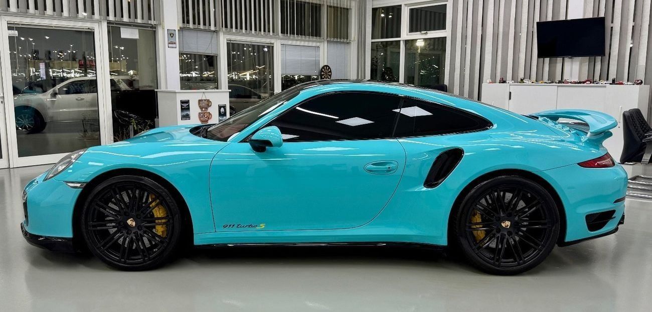 Porsche 911 Turbo S 3.8L (530 HP) Coupe