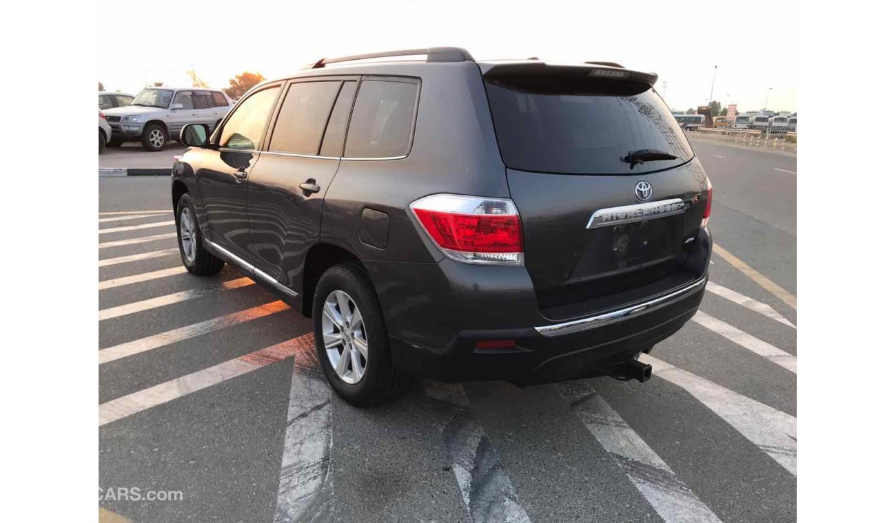 Toyota Highlander 4WD VERY CLEAN FROM INSIDE AND OUTSIDE AND FRESHLY IMPORTED