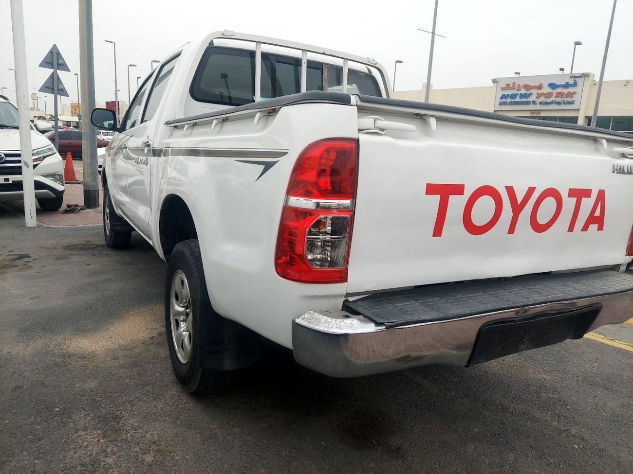 Toyota Hilux DC 4WD 2.4L DIESEL MANUAL TRANSMISSION