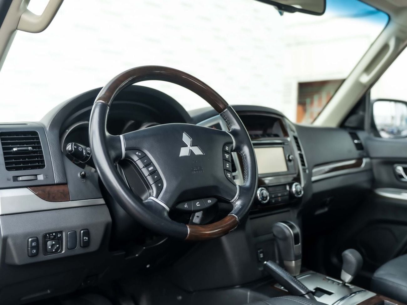 ميتسوبيشي باجيرو GLS HIGHLINE Mitsubishi Pajero / Shogun / Montero 2018 مقابل 975.00 AED شهريًا