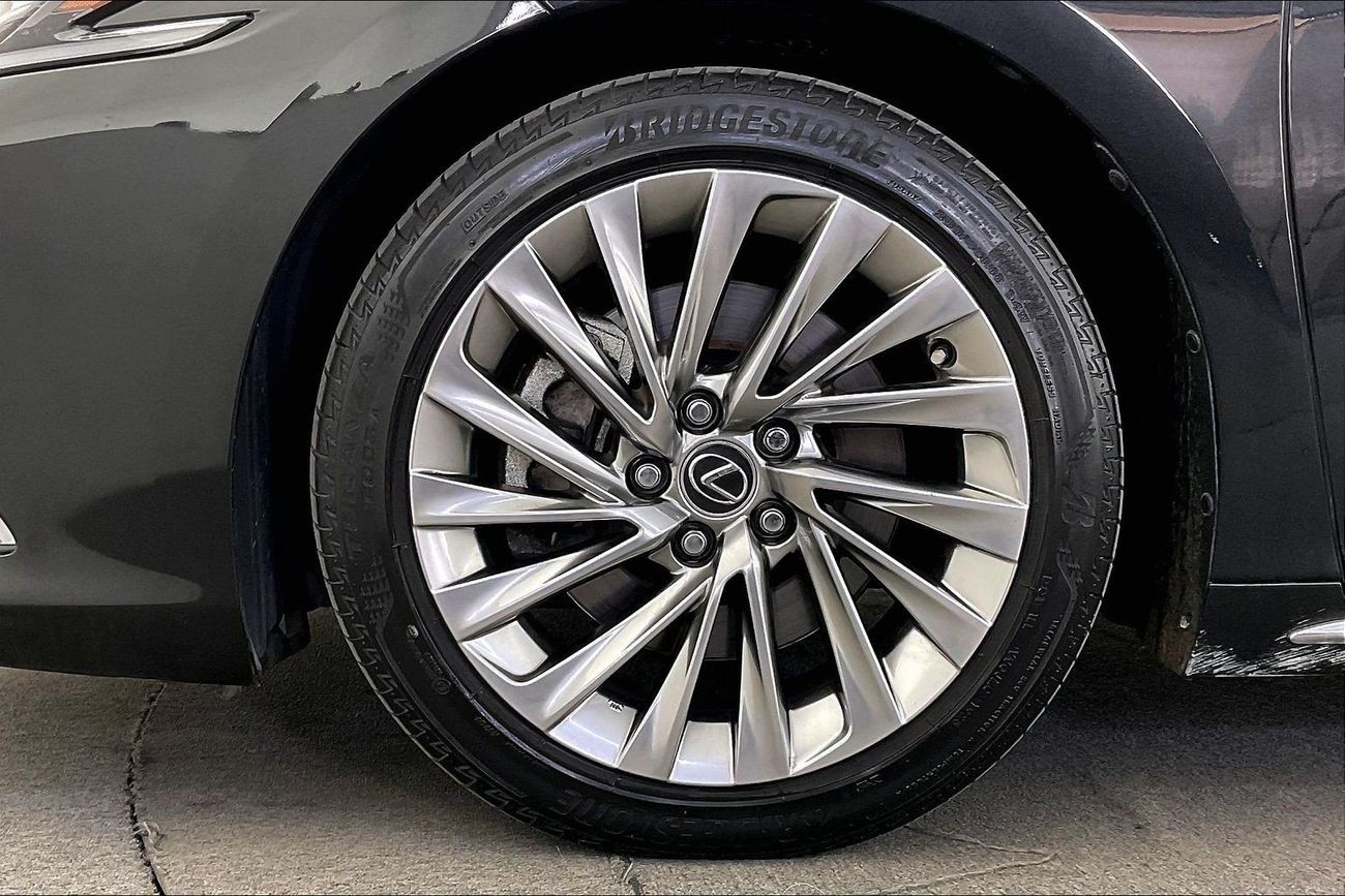 لكزس ES 350 Platinum | National Day Celebration | شامل الضمان | 0 ﺪﻔﻋﺓ ﺃﻮﻟﻯ