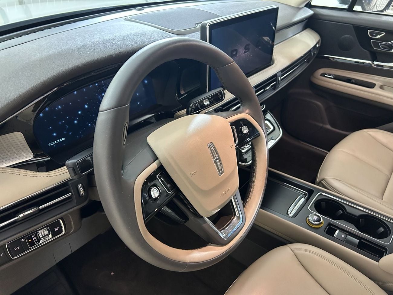 Lincoln Corsair STD AWD COR123 / AL TAYER MOTORS AL QOUZ SHOWROOM