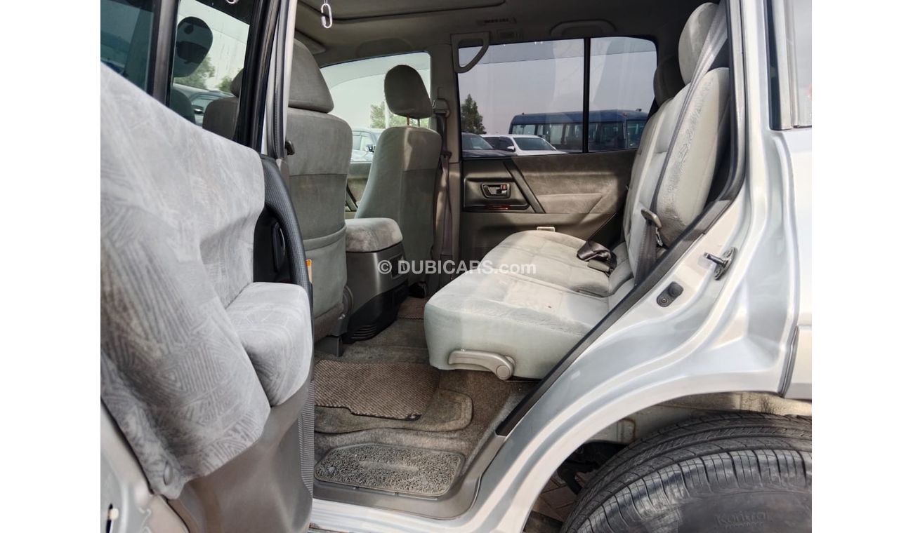 Mitsubishi Pajero MITSUBISHI PAJERO RIGHT HAND DRIVE(PM05806)