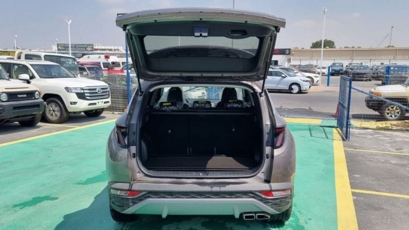 Hyundai Tucson 2022 Hyundai Tucson 1.6L Full Option Leather seat , Big screen , 4 cameras Auto Trunk 4cyl Petrol, A