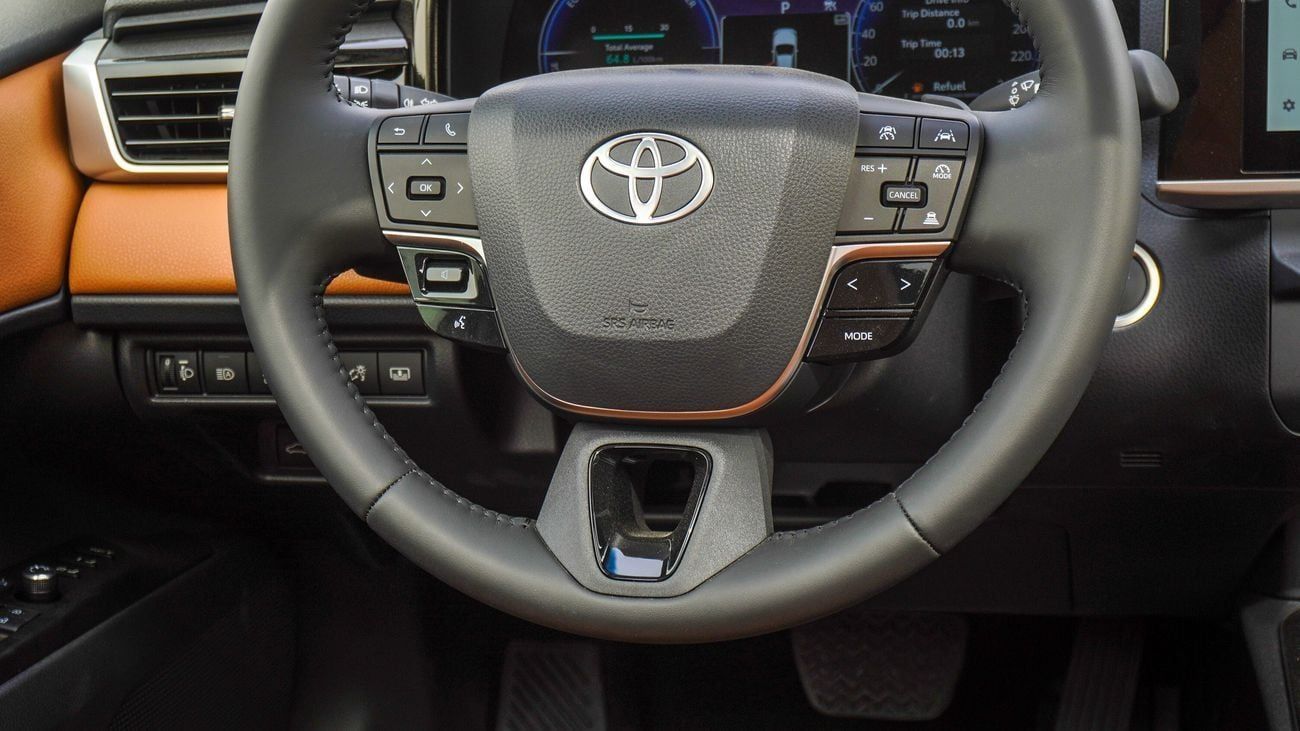 Toyota Camry LIMITED 2.5L HEV HYBRID