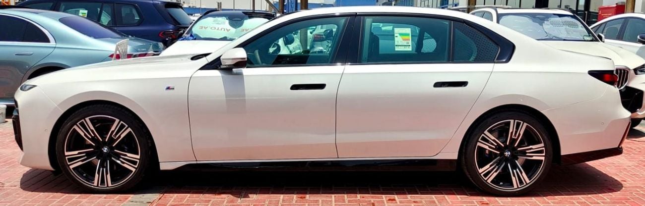 بي أم دبليو 740i M SPORT INDIVIDUAL M SPORT