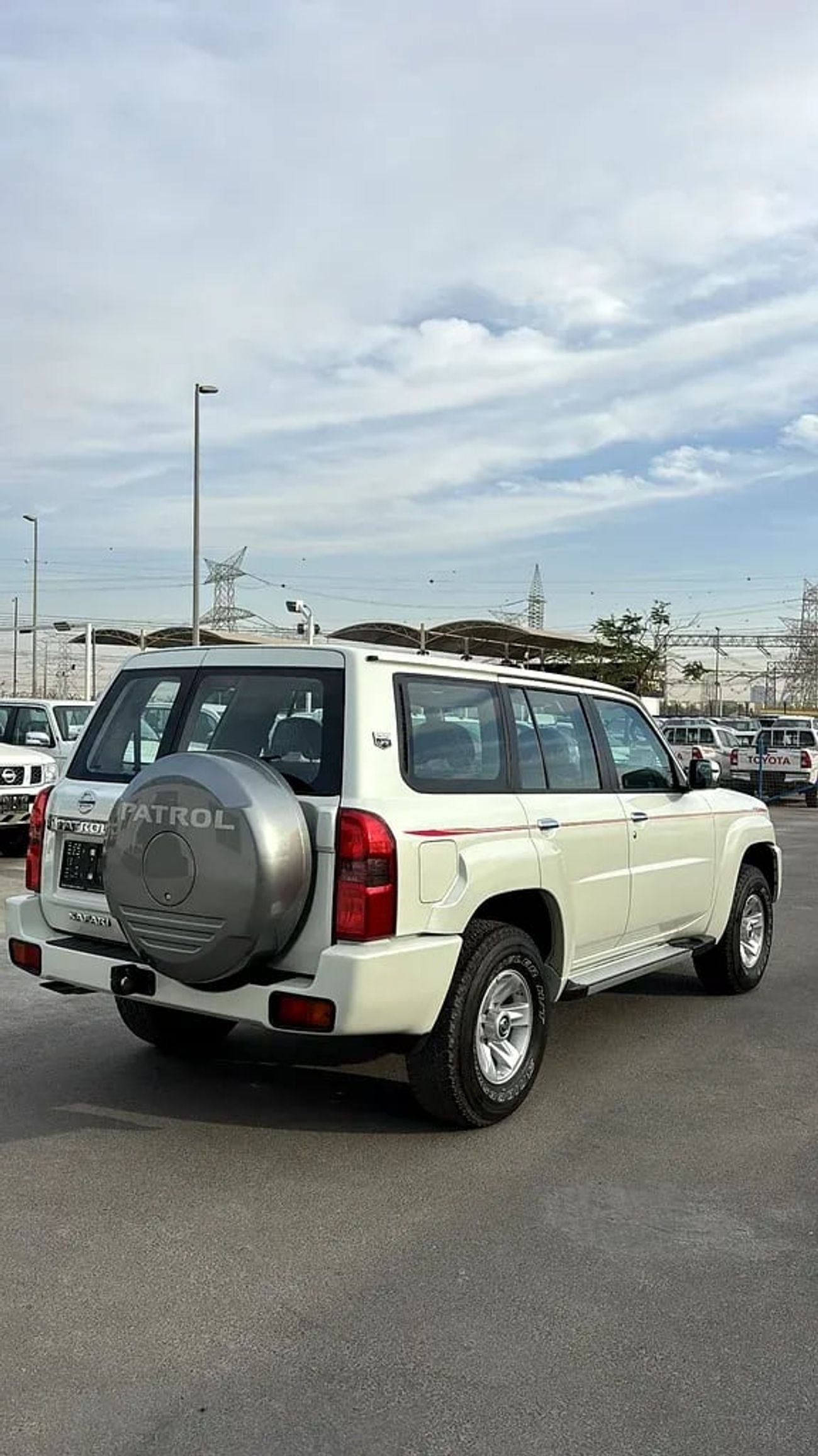 Nissan Patrol Safari Nissan Patrol Safari (Al Ostoura Edition) 4.8L Gasoline Engine 7 Seater
