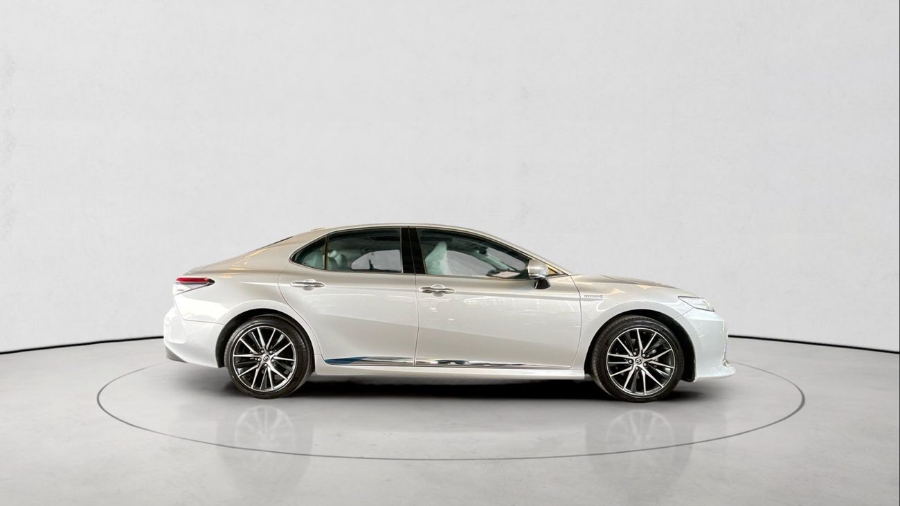 Toyota Camry 2.5 LIMITED HYBRID E-CVT | Guaranteed Warranty | 0 Down Payment