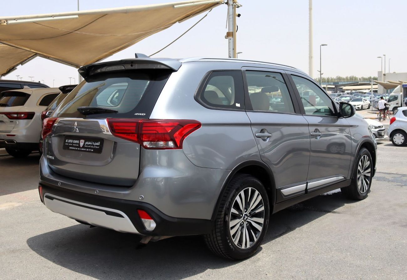 Mitsubishi Outlander GLX Basic MITSUBISHI OUTLANDER 2020  ACCIDENTS FREE - GCC - 7STR - 4WD - ORIGINAL PAINT - PERFECT CO