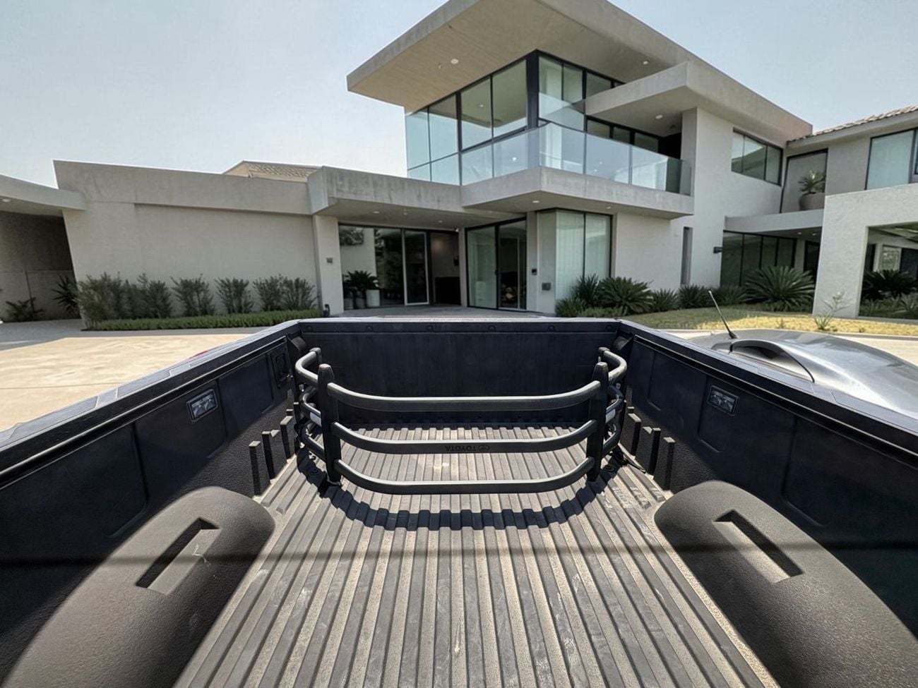 Toyota Tundra 550 KM ONLY | AED 3,980 P.M | 0% DOWN PAYMENT | TOYOTA TUNDRA PLATINUM CREWMAX