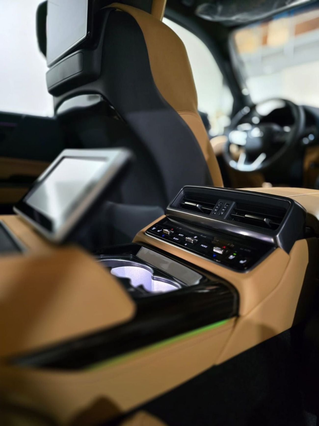 لكزس LX 600 3.5L SIGNATURE FULL OPTION WITH MBS AUTOBIPGRAPHY VIP MASSAGE SEAT