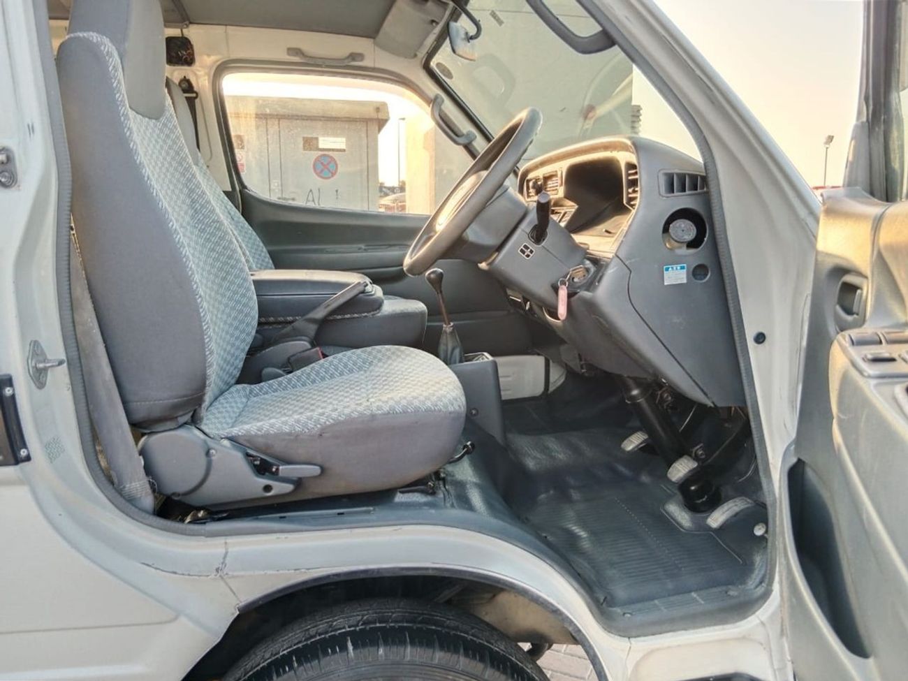 Toyota Hiace TOYOTA HIACE VAN RIGHT HAND DRIVE (PM1237)