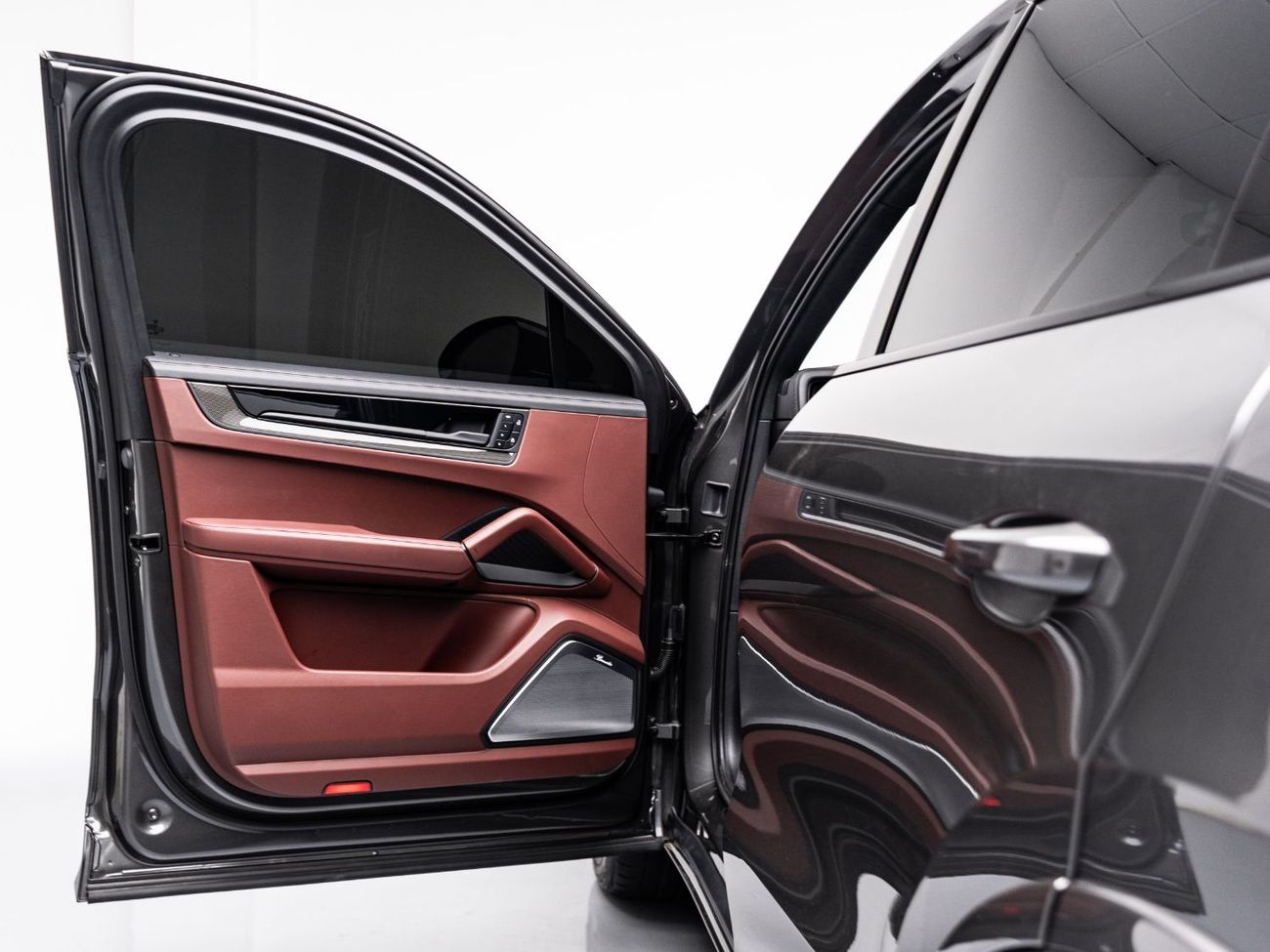 بورش كايان 2025 Porsche Cayenne GTS Coupe, 4.0 TC V8, 4WD, 493bbhp, 8-Speed PDK