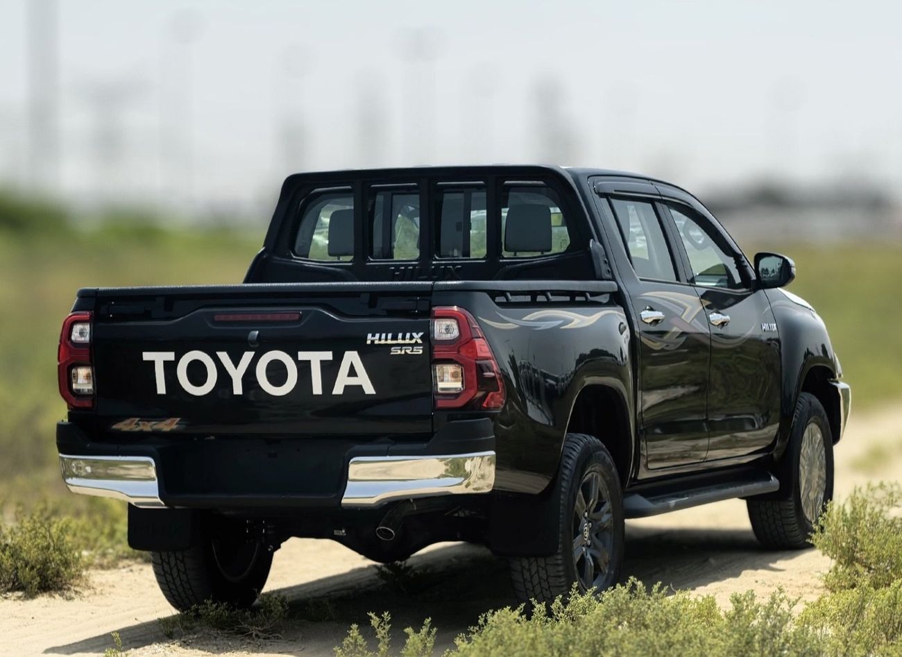 Toyota Hilux D/CAB,PICKUP,2.7L,4X4,DIGITAL AC,WOODEN INTERIOR,BLIND SPOT,DVD+CAMERA,DIFF LOCK,M/T,2 COOL BOX,2025