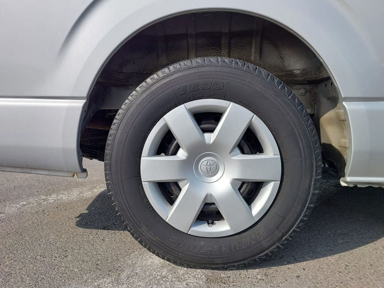 Toyota Hiace TOYOTA HIACE COMMUTER VAN RHD 2012 MODEL 2.7 L PETROL AUTOMATIC(PM15298)