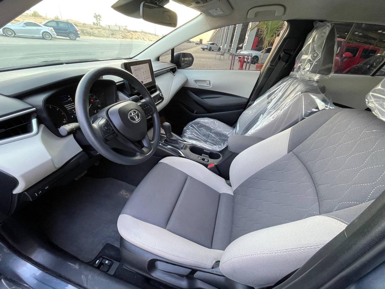 Toyota Corolla SE 2.0L LE / 2.0L V4 / LOW MILAGE / RADAR / ROAD ASSIST / BLIND SPOT / IN PERFECT CONDITION