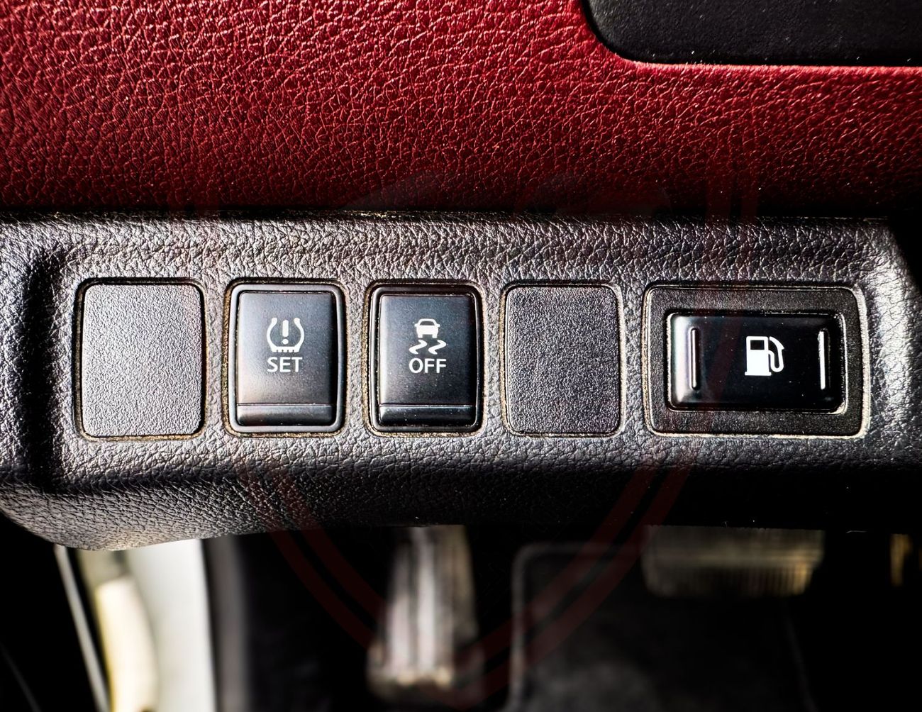 Nissan Navara Std 2.5L 4WD A/T Nissan Navara | 2.5 L | 2022 | GCC | Accident-Free | In Excellent Condition | 974 P