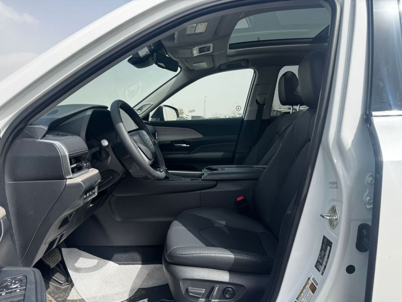 تويوتا جراند هايلاندر 2026 TOYOTA GRAND HIGHLANDER LIMITED TRIM CANADIAN SPEC READ STOCK AVAIALABLE IN SHOWROOM