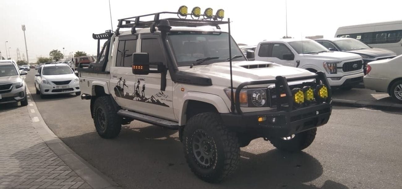 تويوتا لاند كروزر بيك آب RHD DIESEL V8 MANUAL