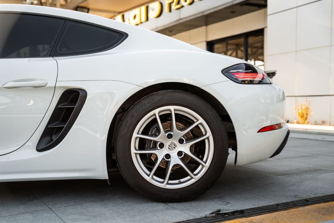 Porsche 718 Cayman GLS MIDLINE 2023 Agency Warranty GCC 2.0L Turbo 4 Cylinders Low Mileage Full Service History