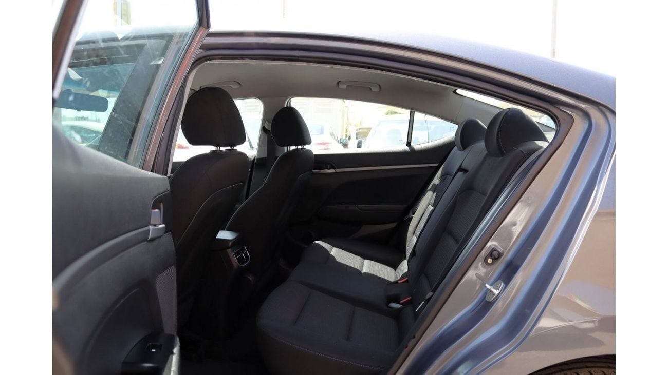 هيونداي إلانترا GL خالية من الحوادث - خليجي - فتحة سقف - مكينة 1600 سي سي - بحالة الوكالة من الداخل والخارج