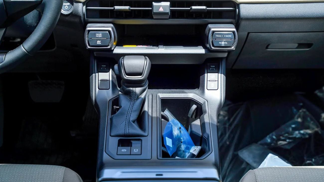 Toyota RAV4 GXR HEV RAV4 XLE HYBRID 2.5L | GCC Specs | Brand