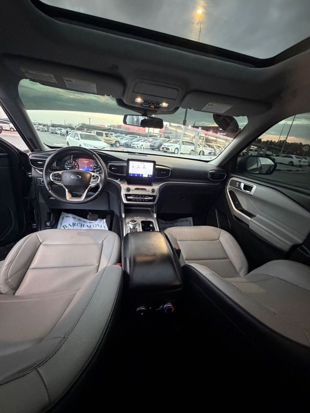 Ford Explorer XLT, fully loaded with panoramic