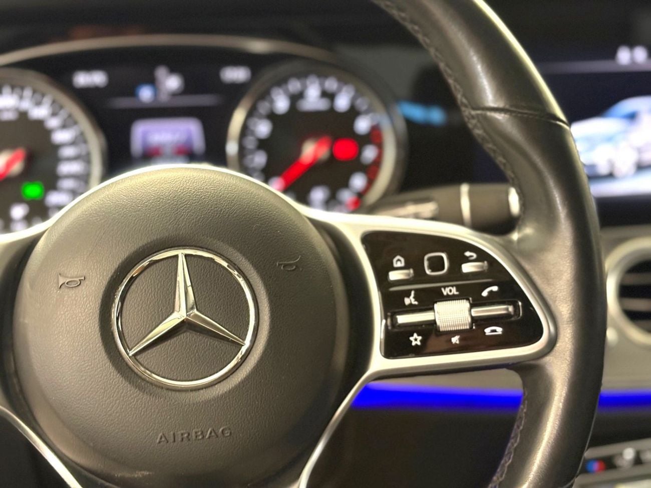 مرسيدس بنز E300 AED 1,260 P.M | 0% DOWN PAYMENT | MERCEDES-BENZ E300 | 2.0L TURBO I4 | 2019