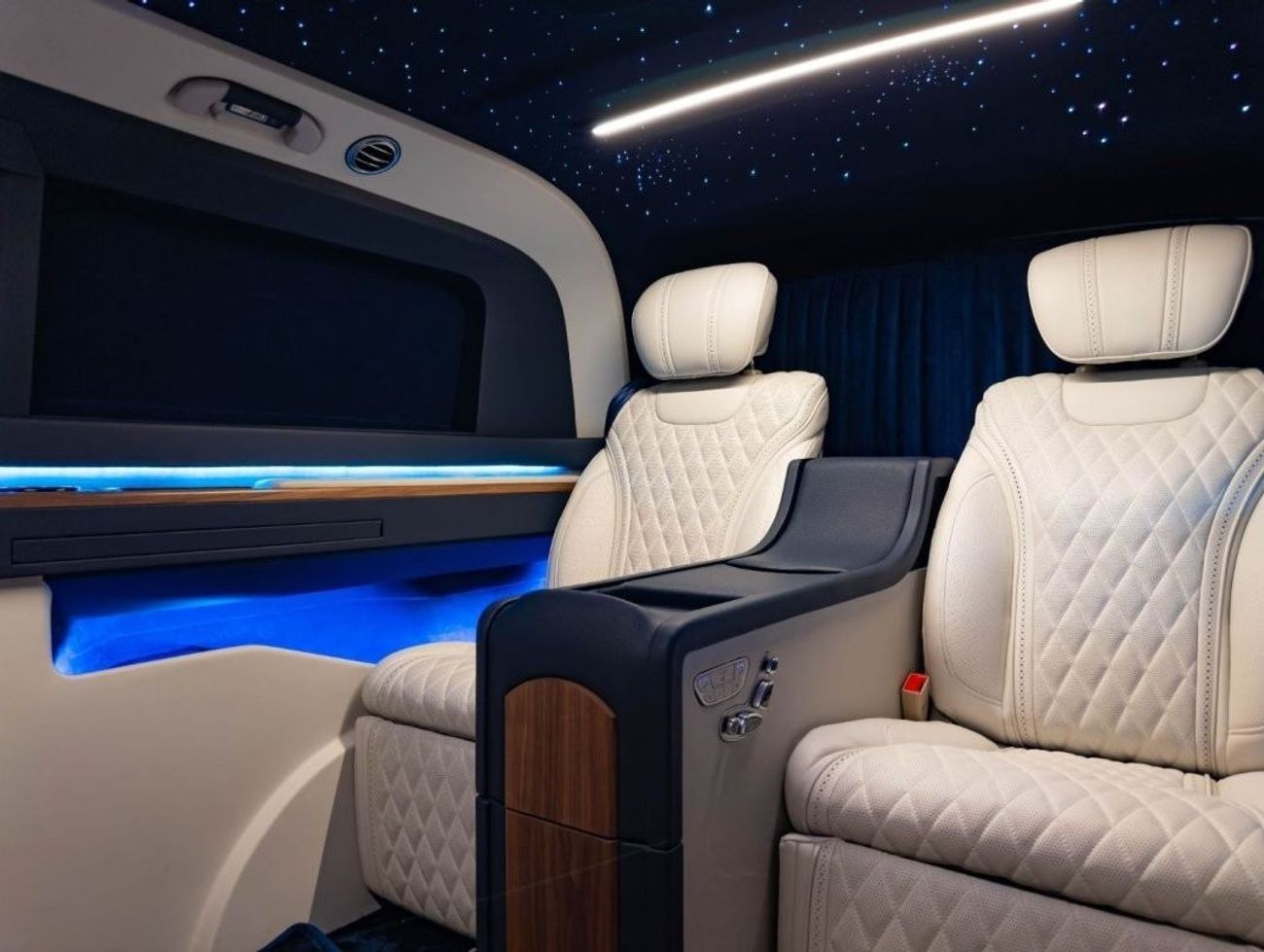 مرسيدس مايباخ V كلاس مايباخ ترقية VIP كاملة لمرسيدس V250 دول مجلس التعاون الخليجي