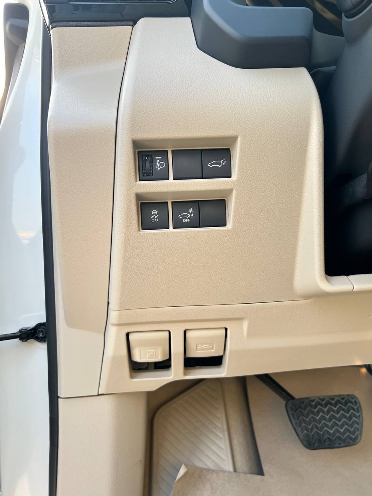 Toyota Land Cruiser GXR 4.0L TOYOTA LAND CRUISER GXR 4.0 L MODEL 2025