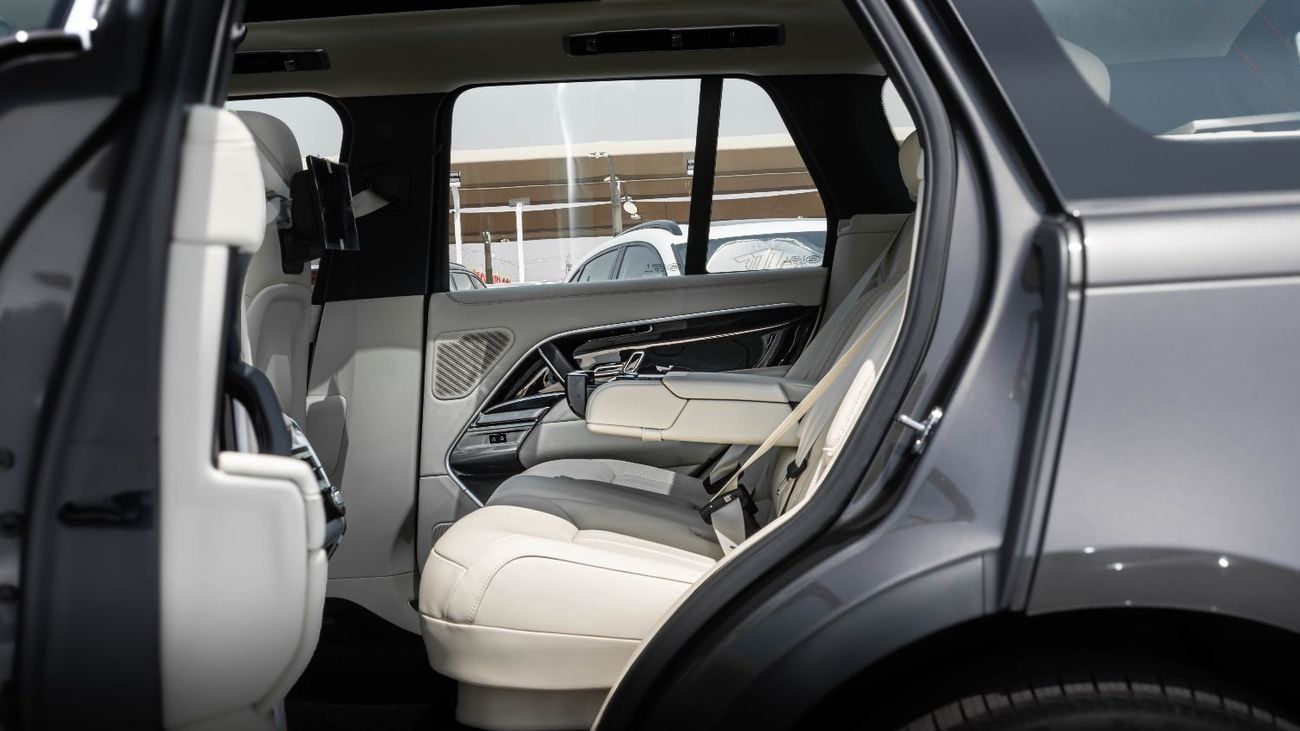 Land Rover Range Rover HSE P400 2026 Range Rover P400 | Charente Grey | 3.0L Mild-Hybrid | 400 PS | GCC Specs