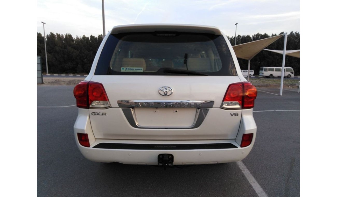 Toyota Land Cruiser 2013 gcc v6 very celen car for sale