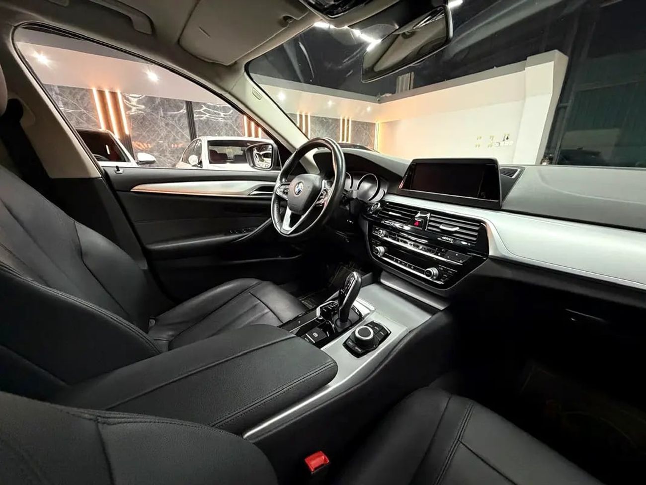 بي أم دبليو 520i Executive 1.6L