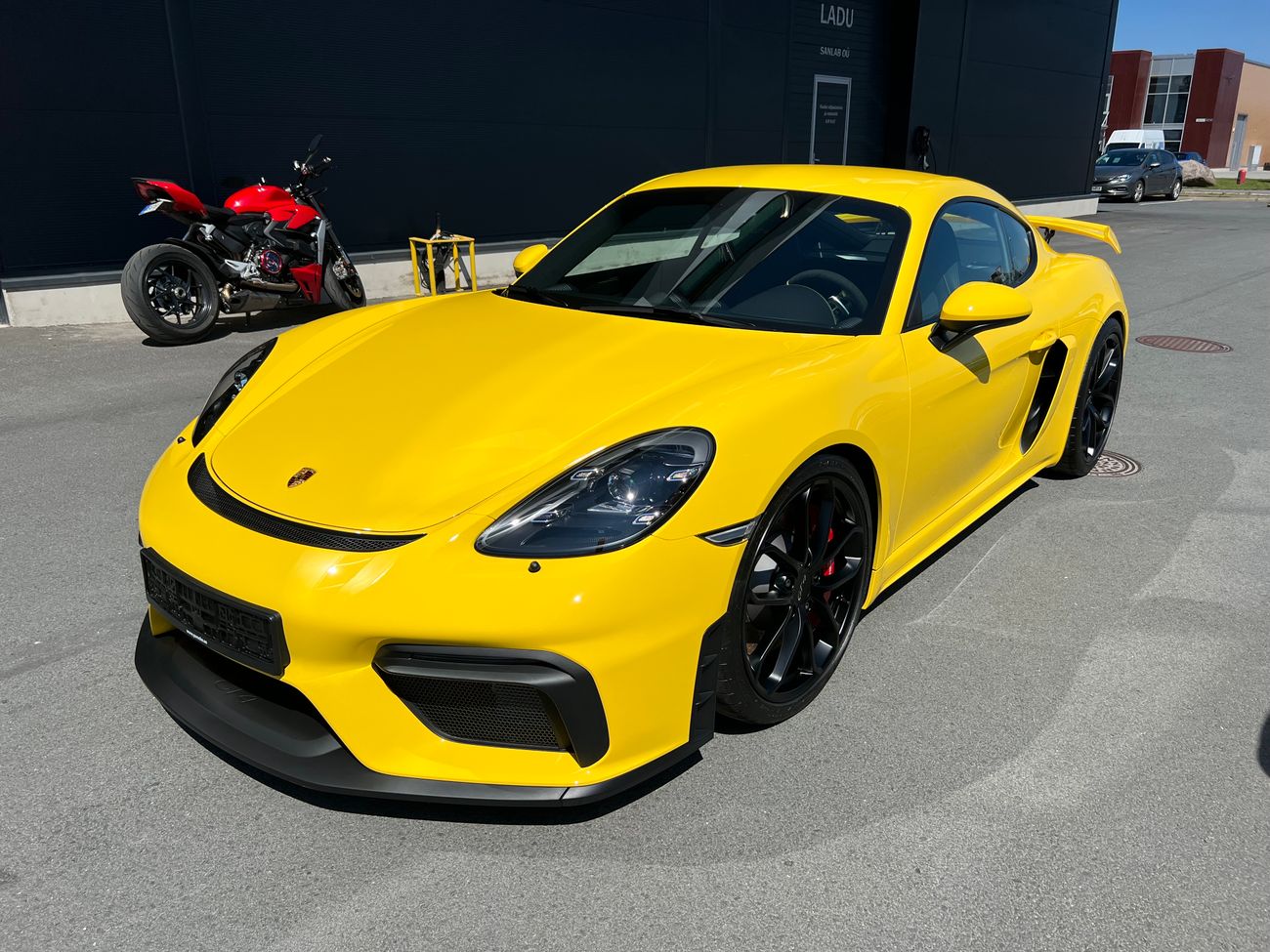 بورش كايمان 718 GT4 4.0L (420 HP) A/T