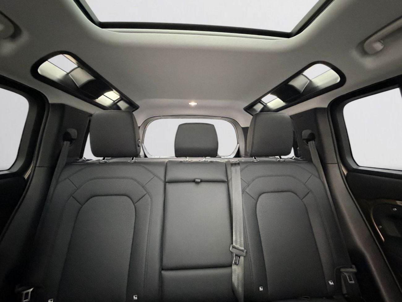 لاند روفر ديفندر 110 HSE X-DYNAMIC AGENCY WARRANTY & SERVICE CONTRACT UNTIL 2030  | LAND ROVER DEFENDER 110 HSE X-DYNAMIC | GCC SPECS