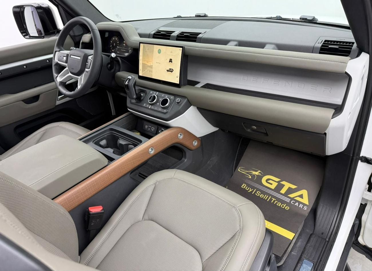 Land Rover Defender P300 90 X-Dynamic SE 2.0L (5 Seater) 2024 Land Rover Defender , Land Rover Warranty+Service Contract