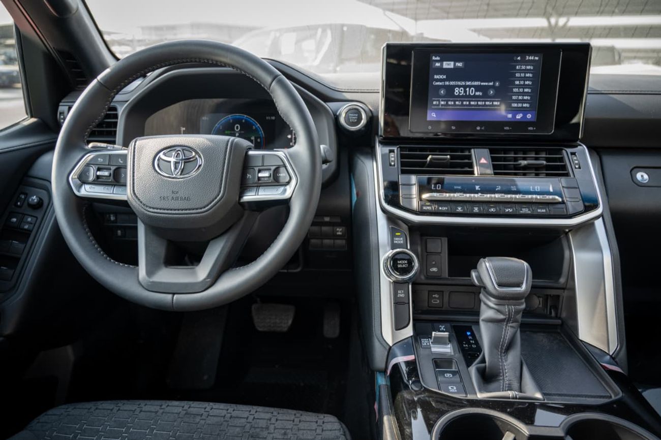 تويوتا لاند كروزر GXR1 3.5L TT Petrol 2025