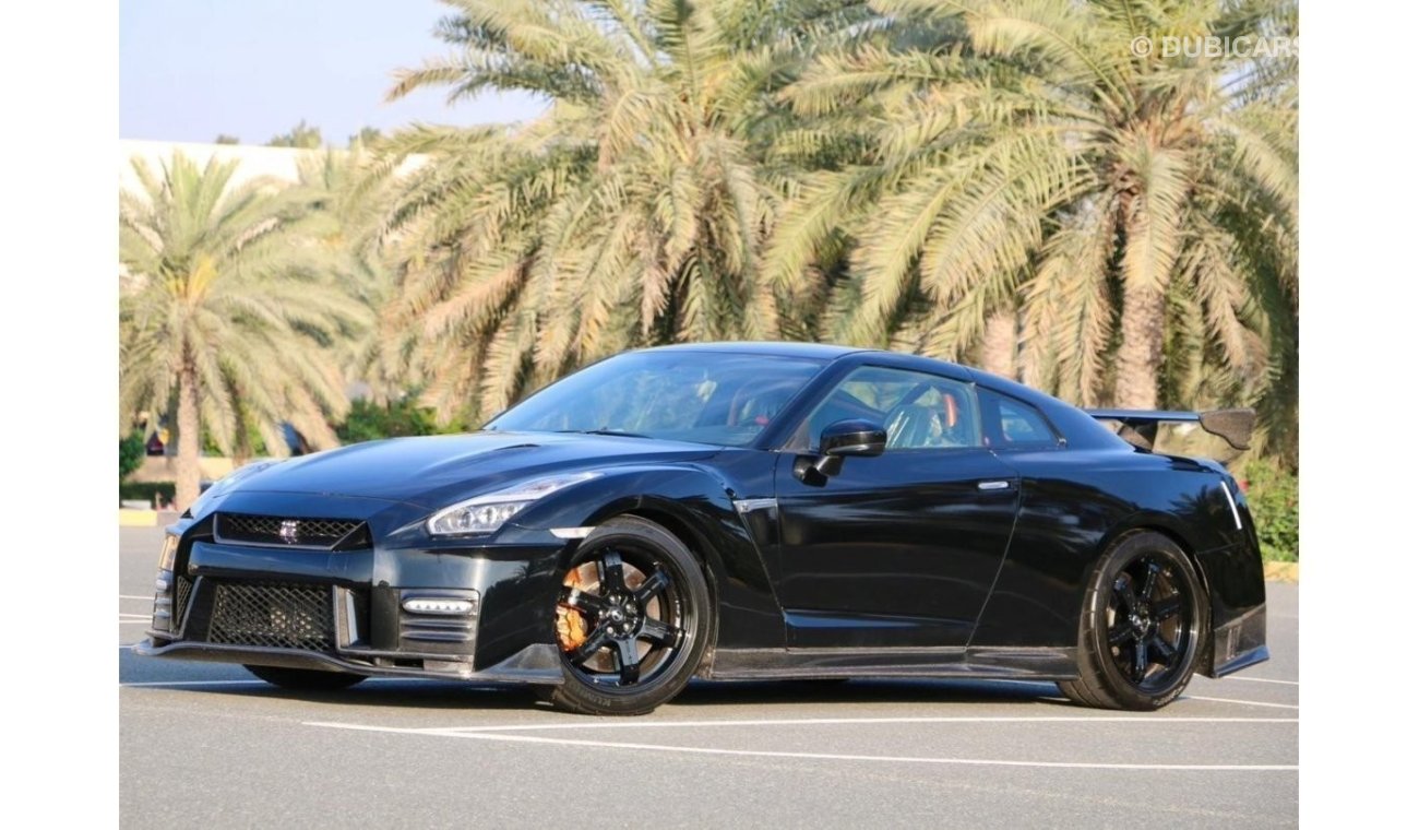 Nissan GT-R NISSAN GTR BLACK EDITION GCC 2016  BODYKIT NISMO ALFA 7+ FULL OPTION  FULL CARBON FIBER