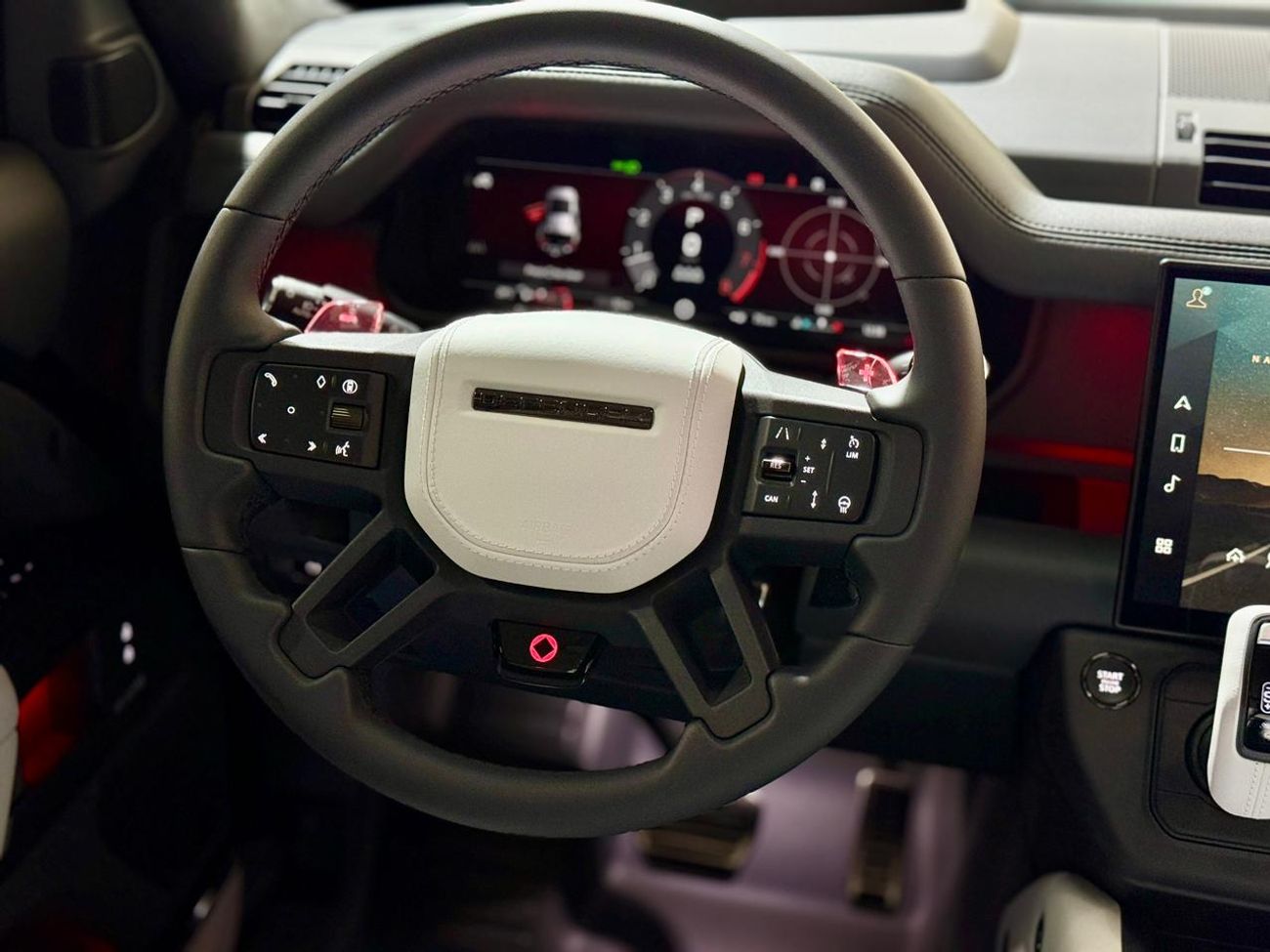 لاند روفر ديفندر 110 P635 OCTA V8 2026