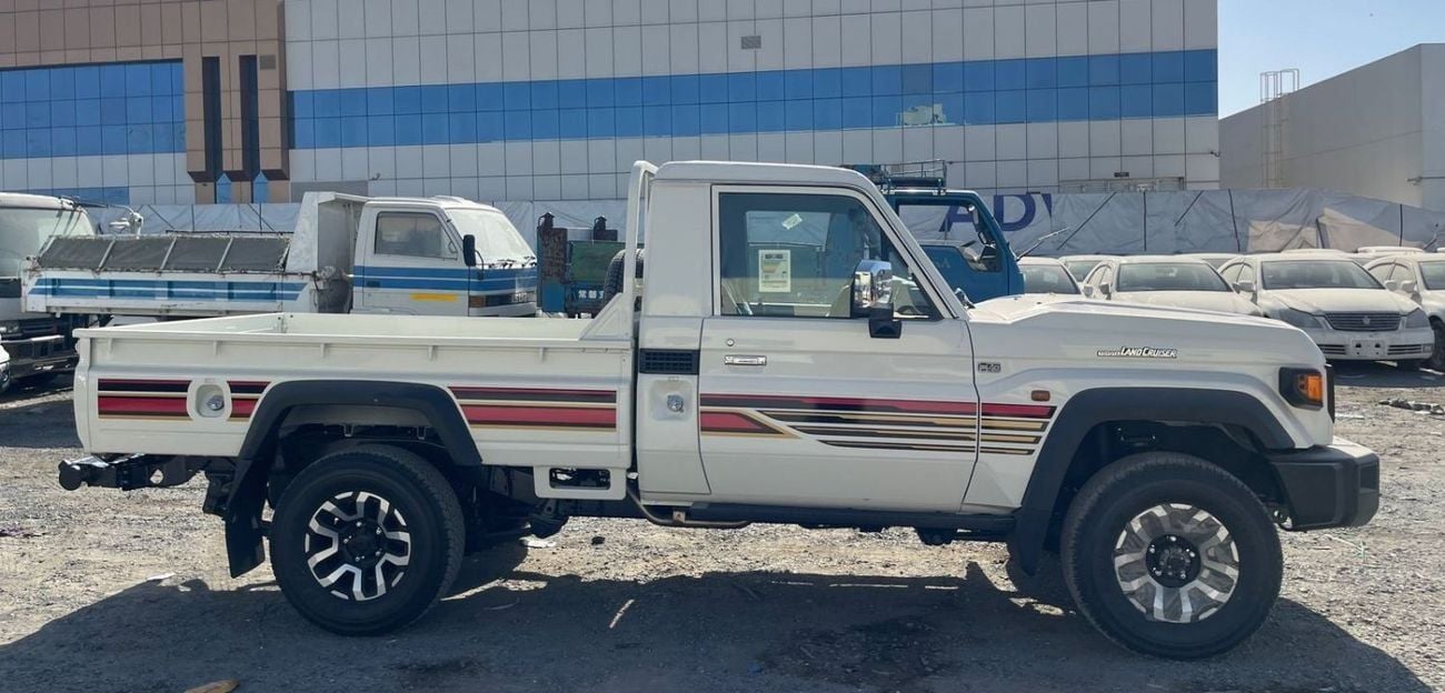 Toyota Land Cruiser Pick Up LC 79 Pickup S/C 4.0L Petrol A/T Full Option 2025 Model