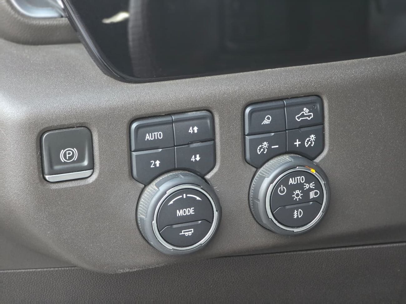 Chevrolet Silverado 1500 CREW CAB 2LT TRAILBOSS 2023 Chevrolet Silverado LT Trail Boss GCC Specs | Orginal paint | Perfect condition | Single owner