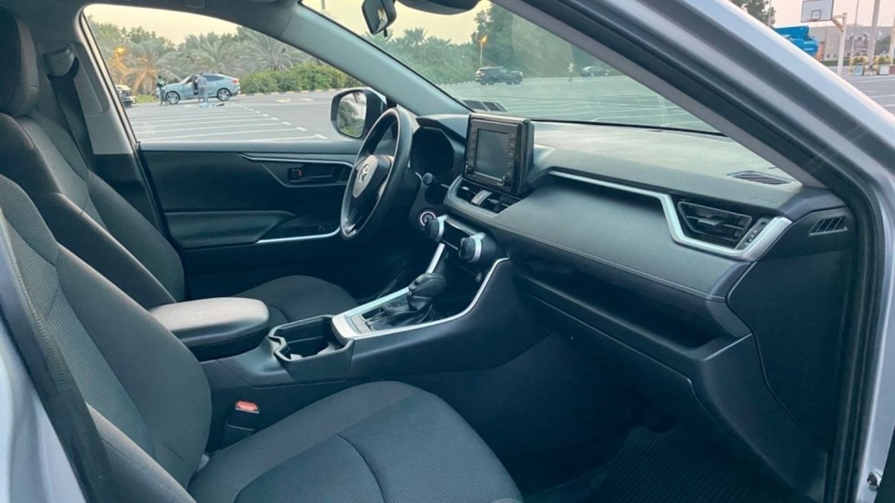 Toyota RAV4 LE 4x4, 2.5L, V4