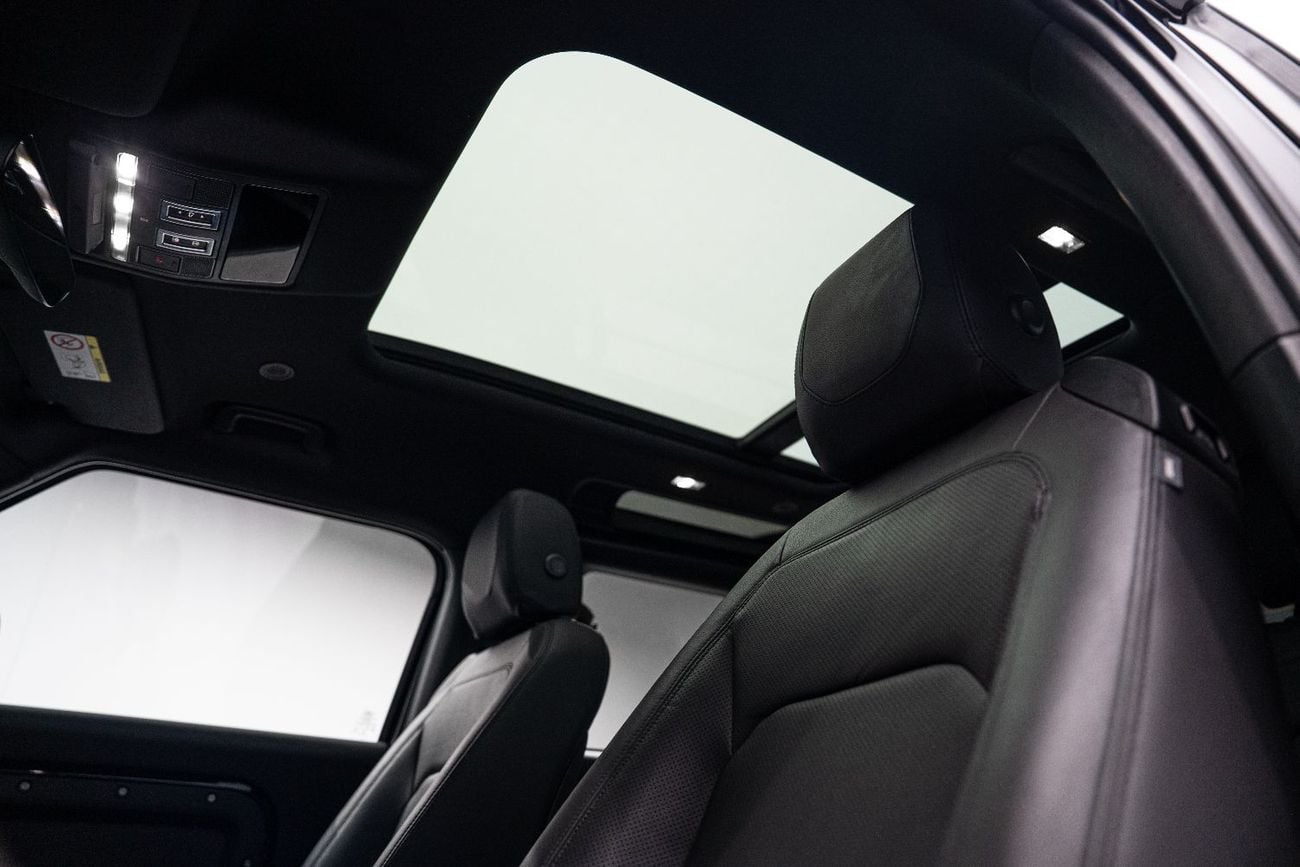 Land Rover Defender P300 90 X-Dynamic