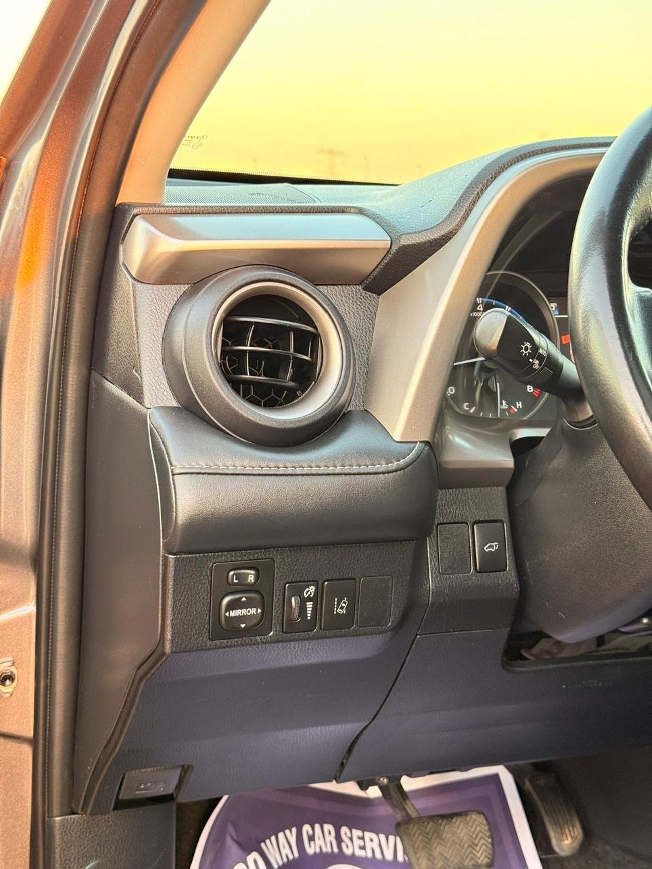 تويوتا راف ٤ XLE 2.5L Full option Sunroof 2018