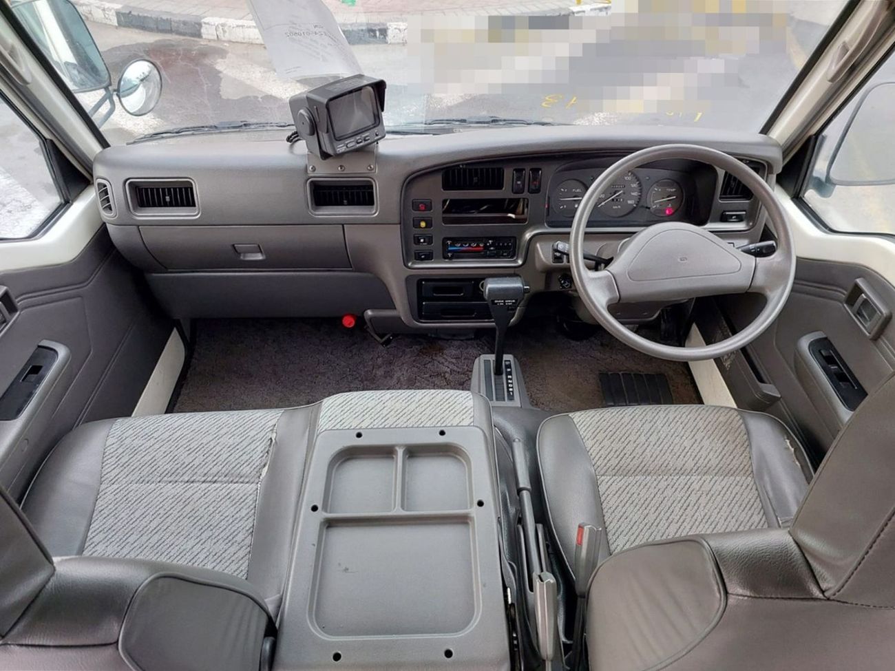 Nissan Caravan NISSAN CARAVAN VAN RHD 2000 MODEL 3.1 L DIESEL AUTOMATIC(PM010502)